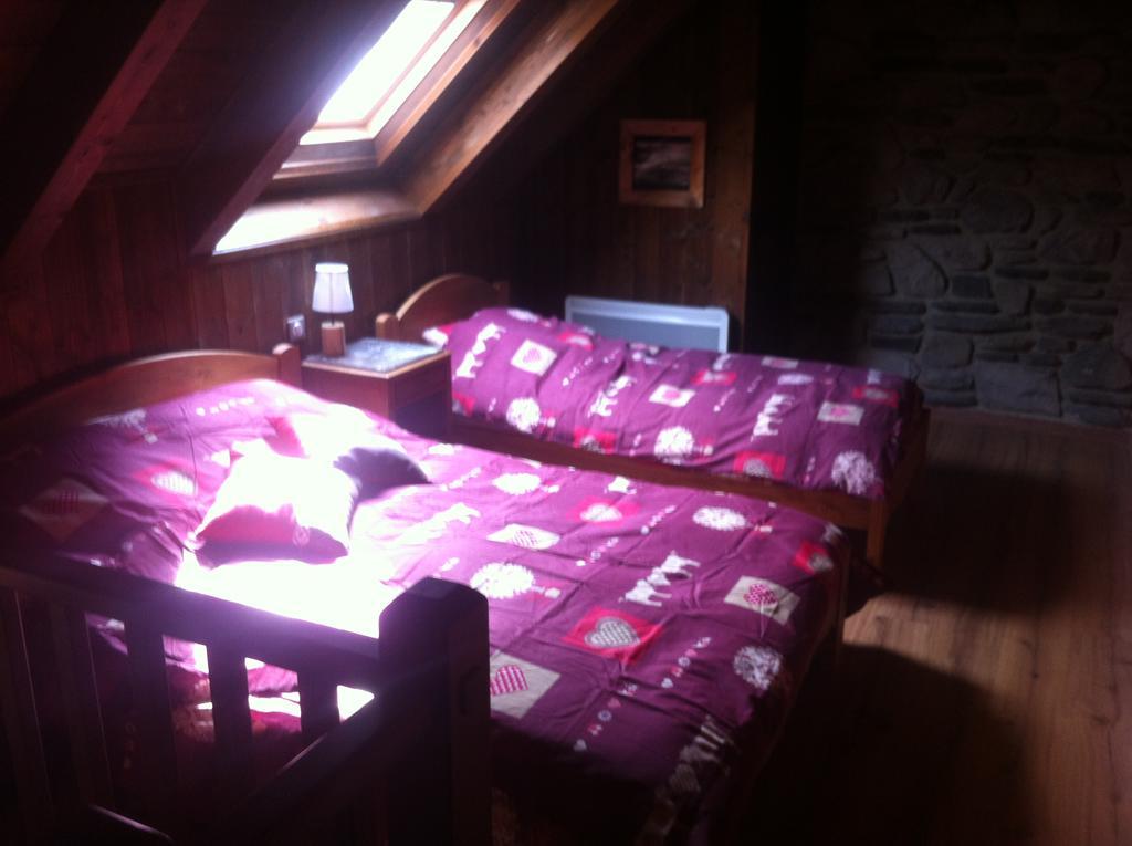 Gites Au Chant Des Marmites Saint-Lary-Soulan Kamer foto