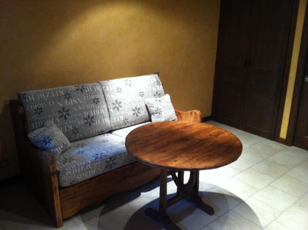 Gites Au Chant Des Marmites Saint-Lary-Soulan Kamer foto