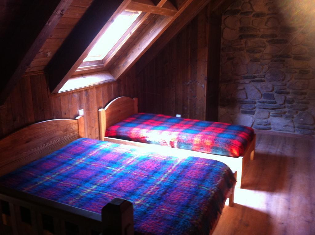 Gites Au Chant Des Marmites Saint-Lary-Soulan Kamer foto